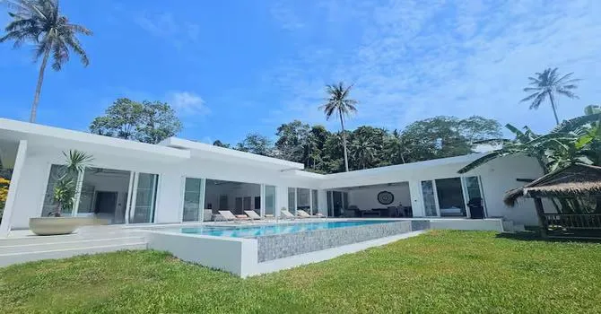 Aurina Villa  Swimming pool