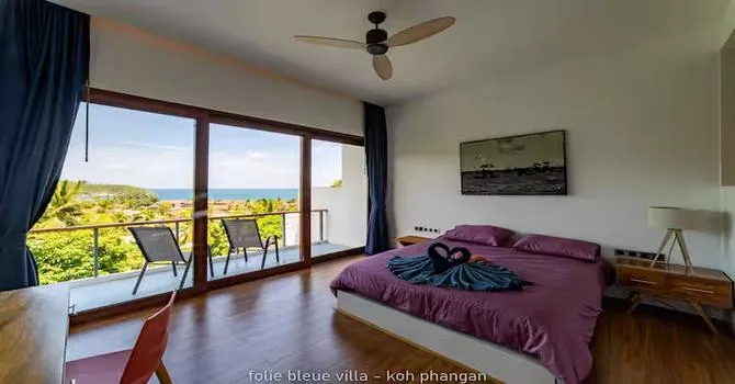 Folie Bleue  Bedroom 1