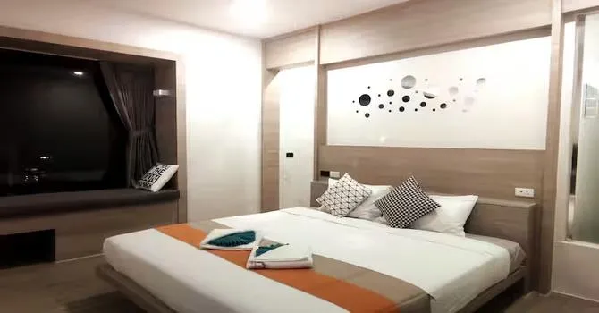 Indoor Pool 2 Bed Walk to Beach  Bedroom