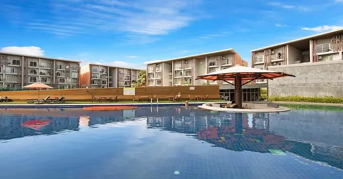 Indoor Pool 2 Bed Walk to Beach  Swimming pool