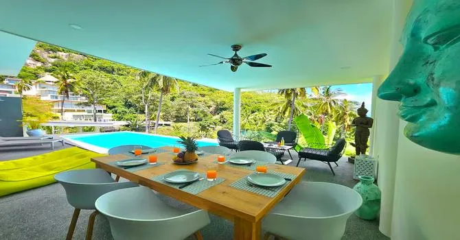 Palm Bay Villa  Swimming pool