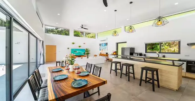 Sola Villa  Dining