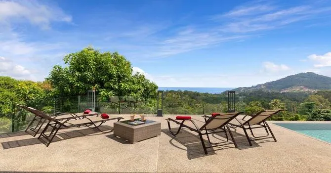 Sunrise Seaview Villa  Swimming pool