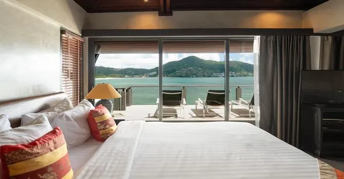 The Cliff Villa Seafront View  Bedroom 1