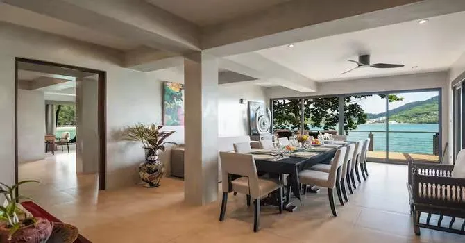 The Cliff Villa Seafront View  Dining area