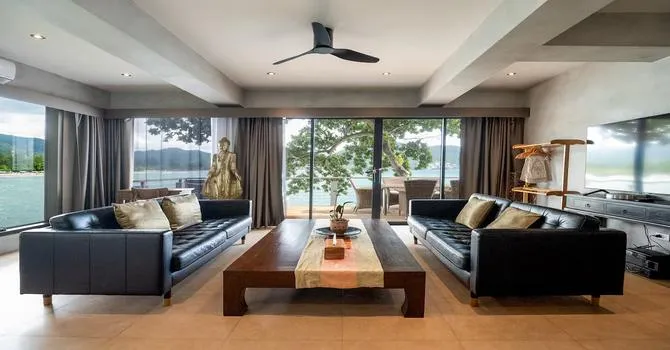 The Cliff Villa Seafront View  Living area